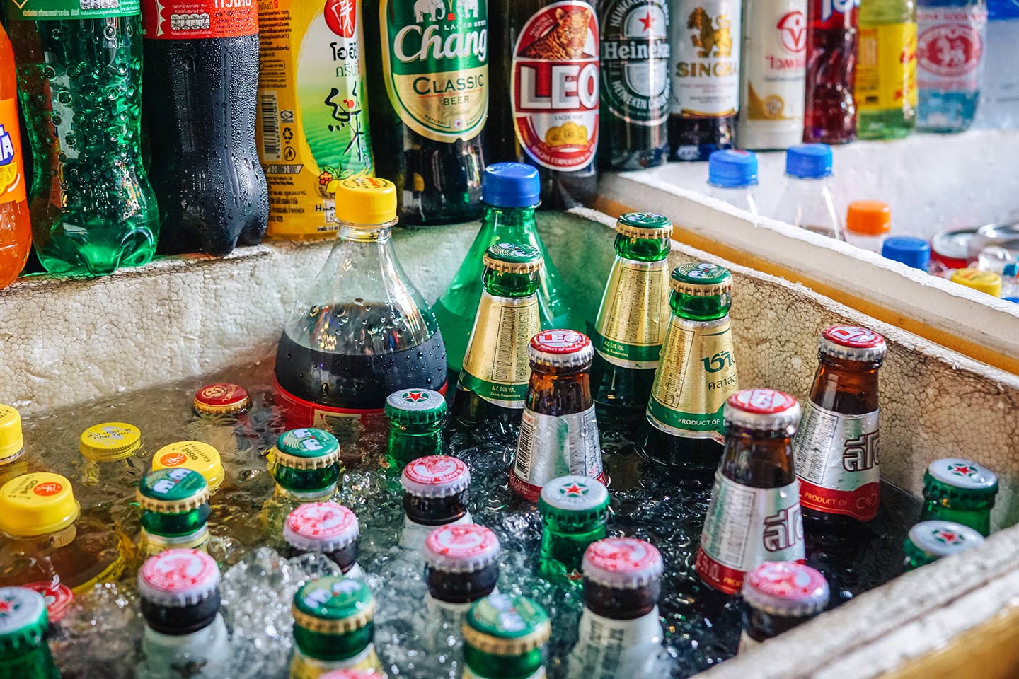 Thajsko láhve piva na Chatuchak víkendovém trhu