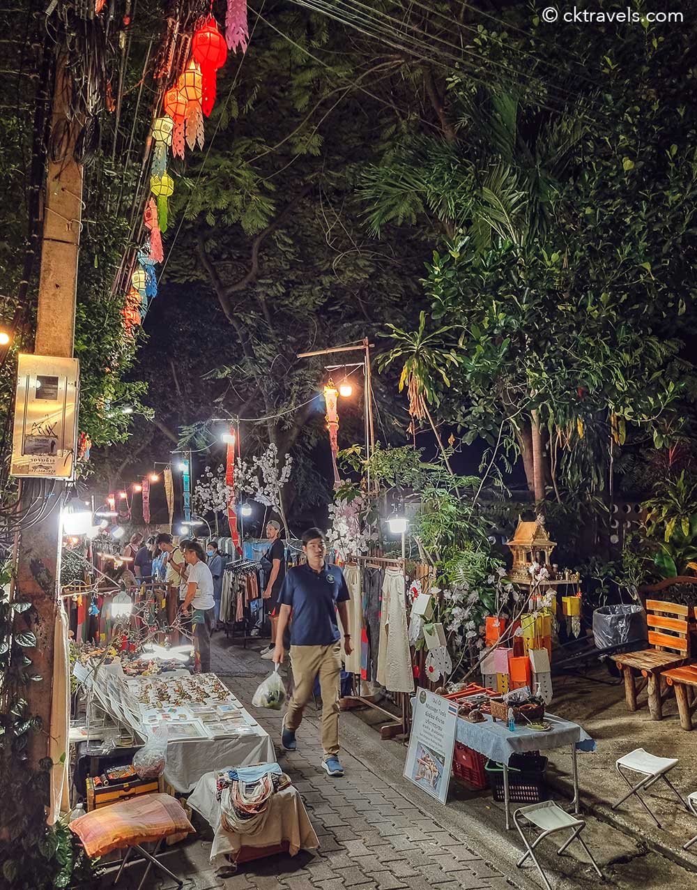Chiang Mai Friday Night Market (Kad Kongkao Walking Street)