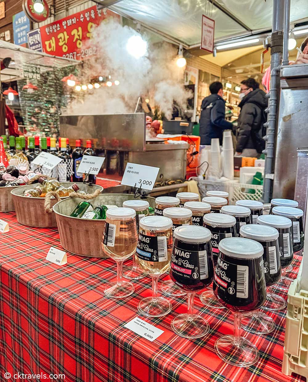 Hot Mulled Wine / Vin Chaud at Gwangjang Market Christmas in Seoul