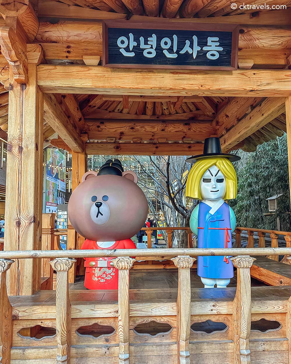 Line characters Insadong Seoul