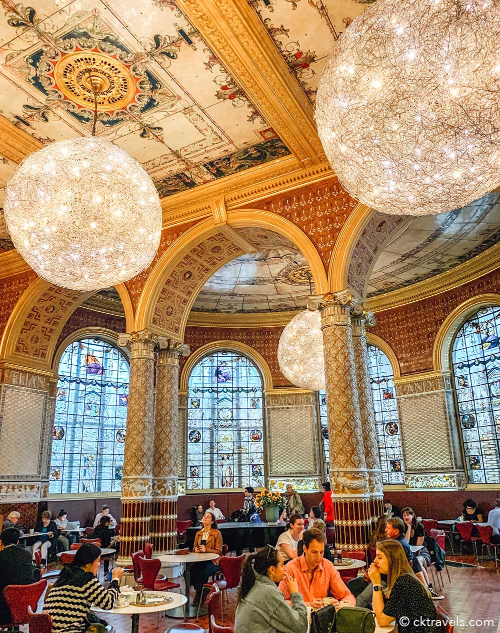 V&A- Instagrammable Places in London - Best Photo Spots