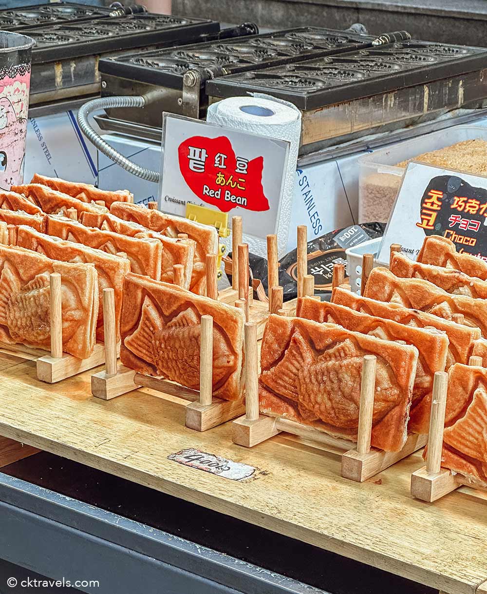 Croissant Taiyaki / Bungeoppang at Myeongdong Night Market in Seoul