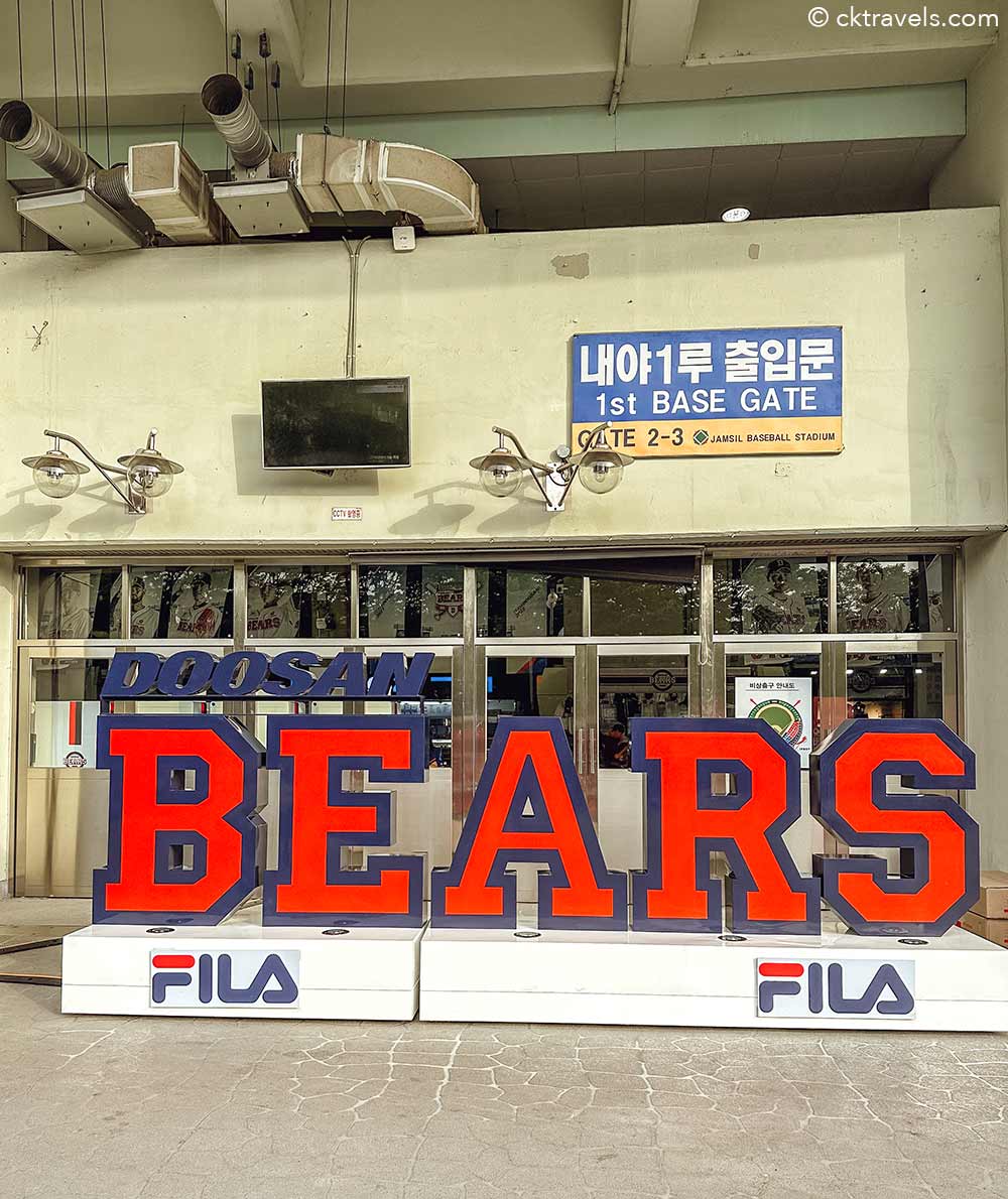 South Korean team Doosan Bears sign. How to get Seoul Baseball Tickets at Jamsil Stadium.