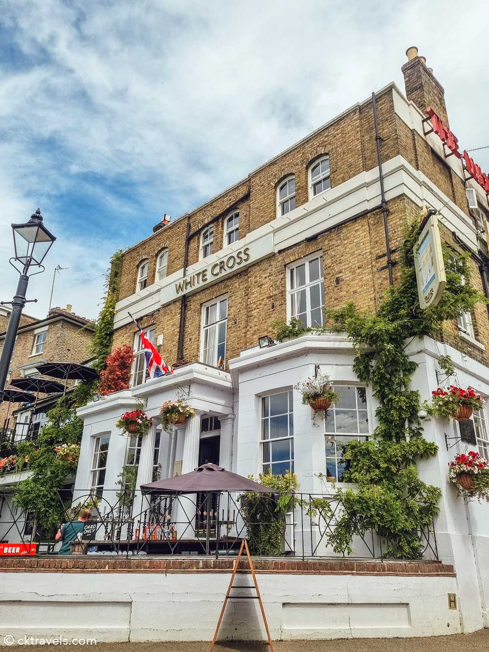 The White Cross riverside pub in Richmond London