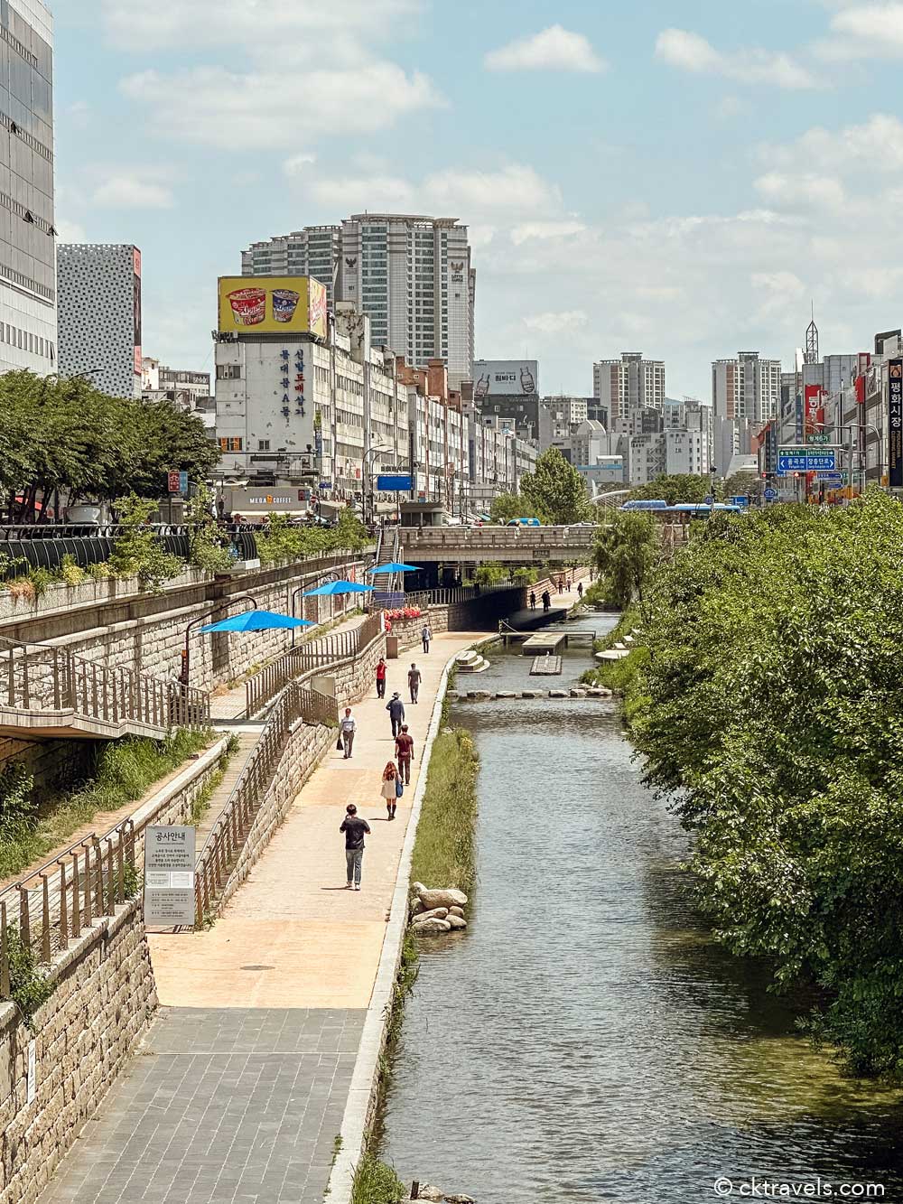 Cheonggyecheon River Walk Seoul