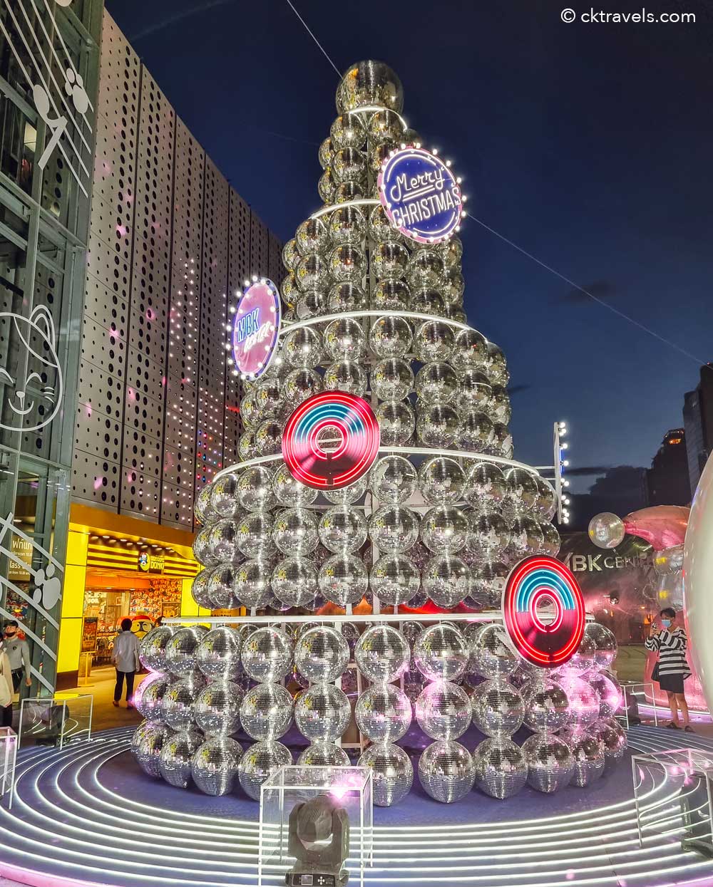 OneSiam Skywalk Bangkok Christmas decorations and lights