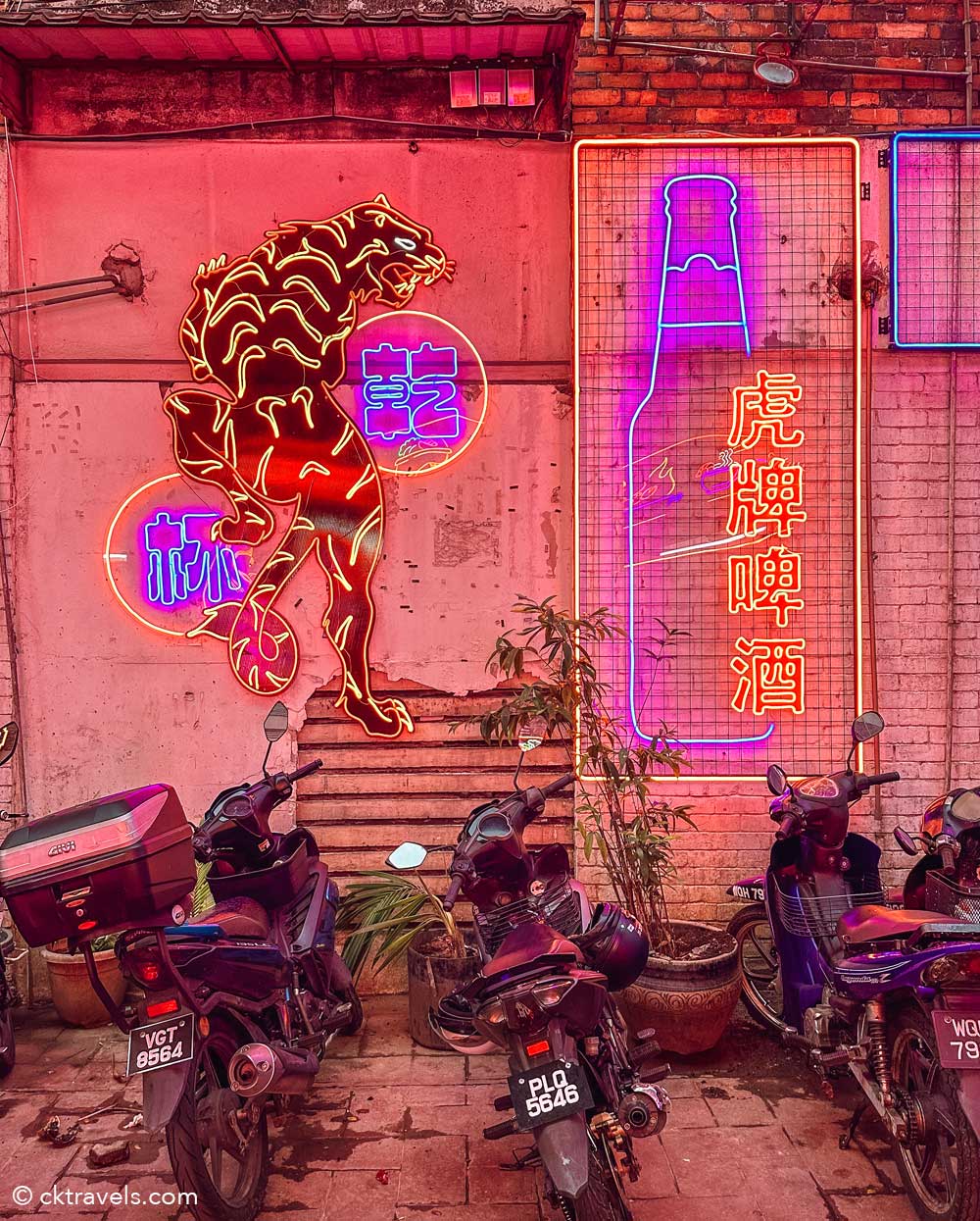 Jalan Alor Food street neon sign tiger