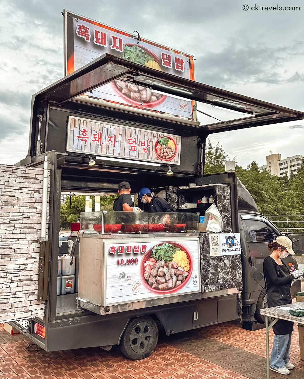 korean street food trucks at Seoul World Cup Stadium