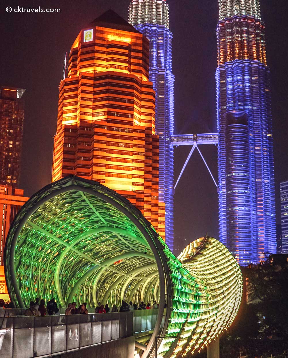 Saloma Bridge and petronas towers night in Kuala Lumpur, Malaysia