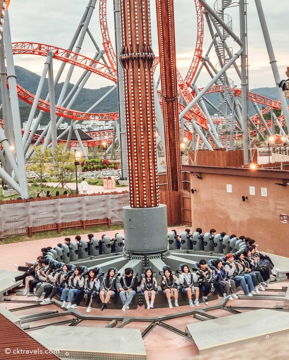 Giant Swing - Lotte World Busan theme park South Korea
