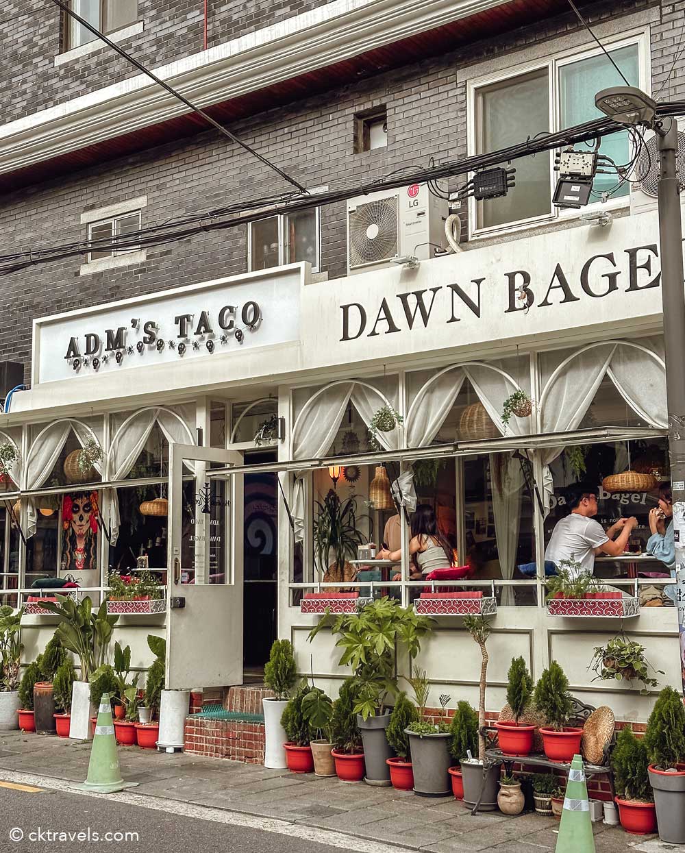 Dawn Bagel restaurant Itaewon