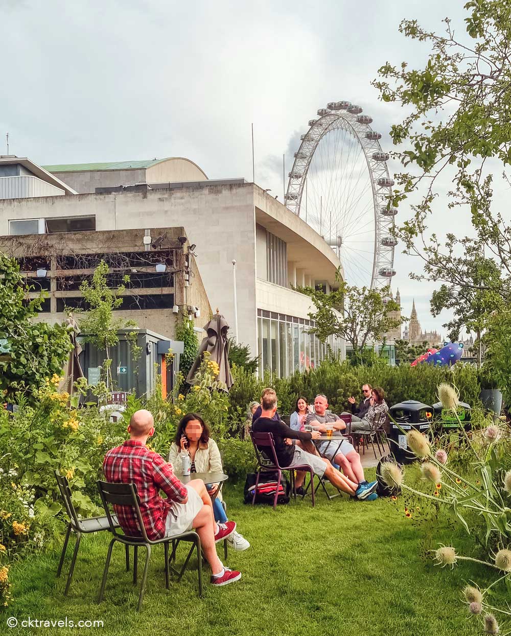 Queen Elizabeth Hall Roof Garden and Cafe / Bar