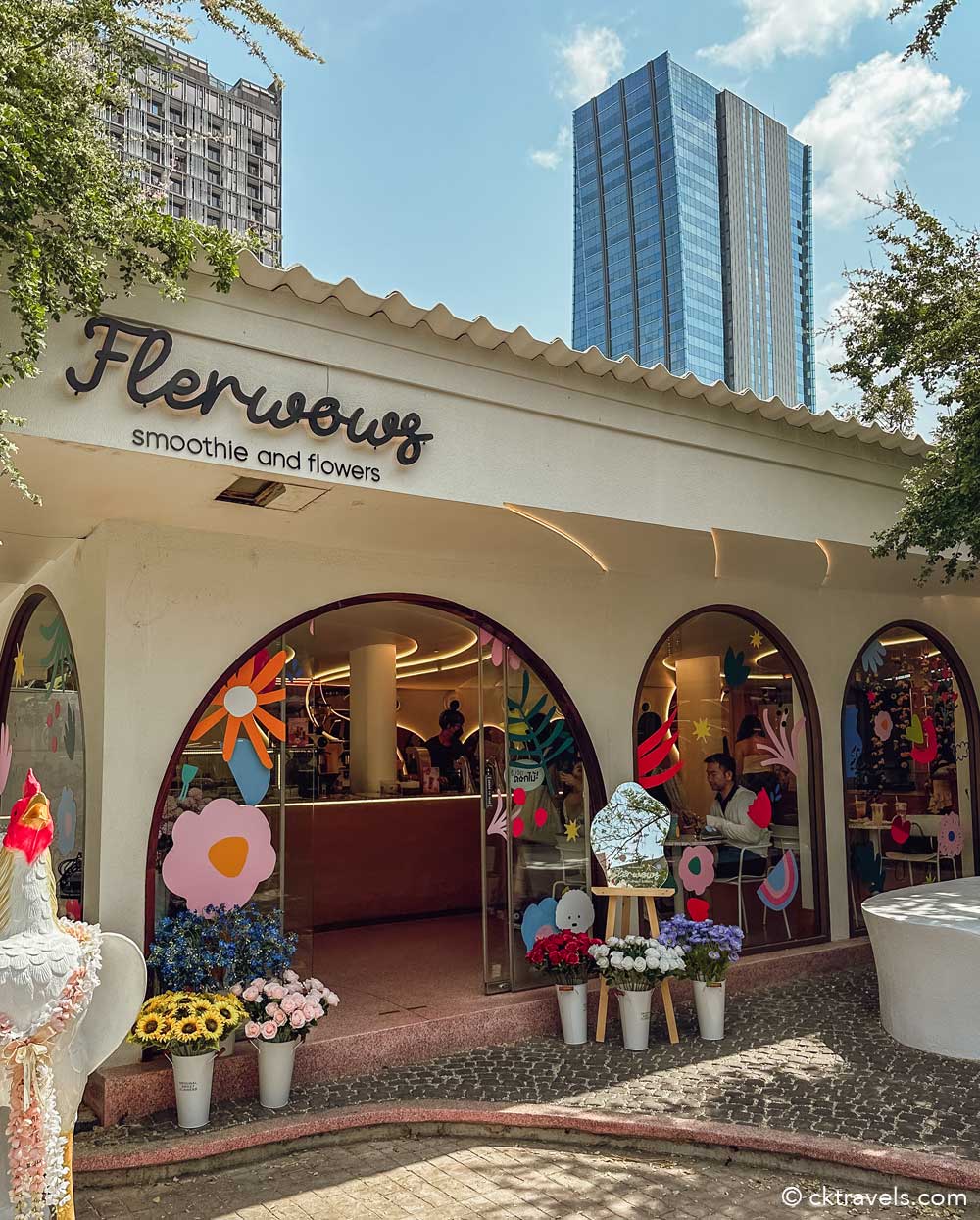 Flerwows Smoothie and Flowers Cafe Bangkok
