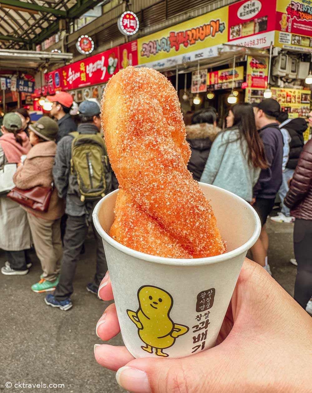 Twisted Donuts / doughnuts (Kkwabaegi) Gwangjang Market Seoul