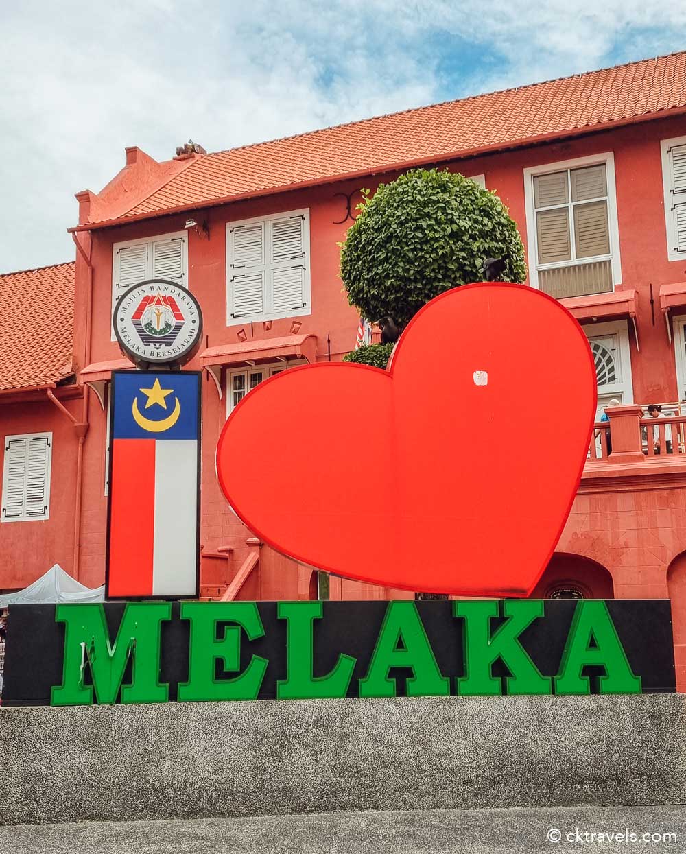 Melaka Red Square / Stadthuys I heart Melaka sign