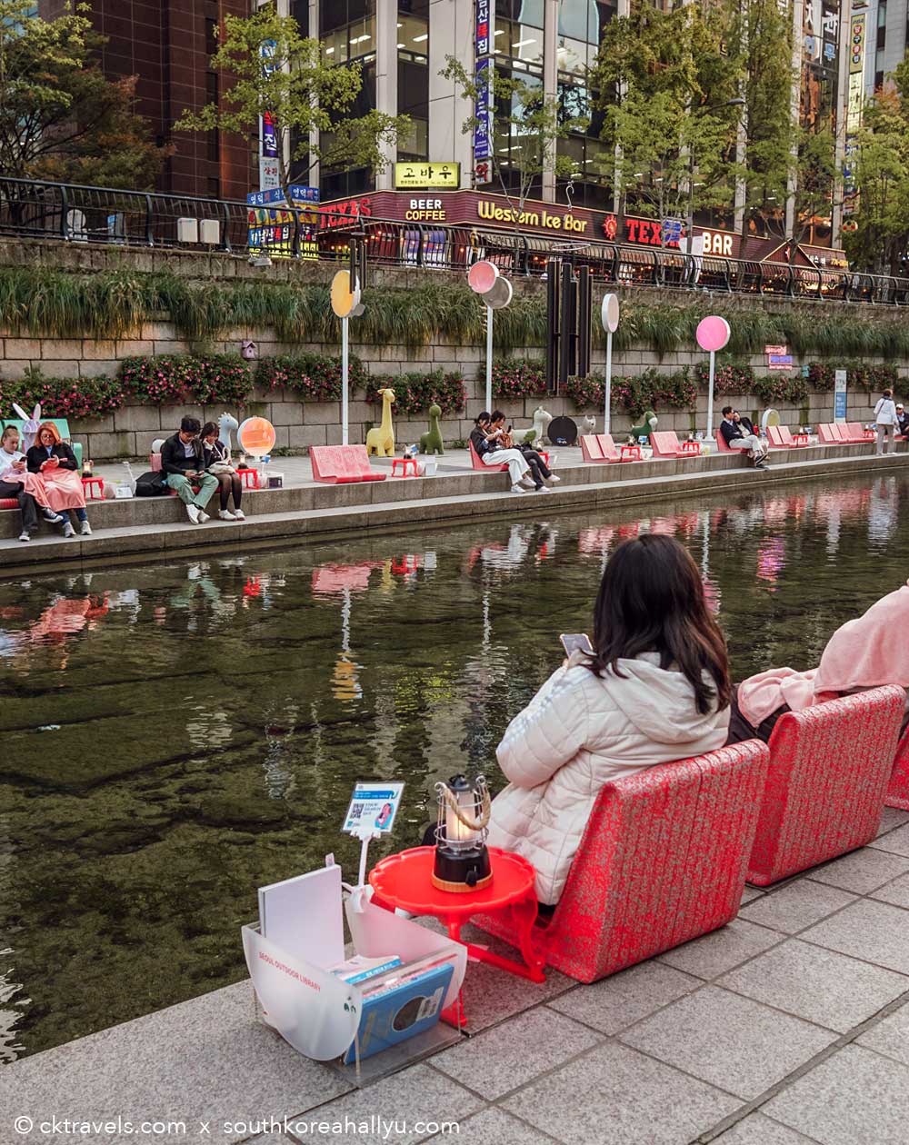 Seoul Outdoor Library at Cheonggyecheon stream